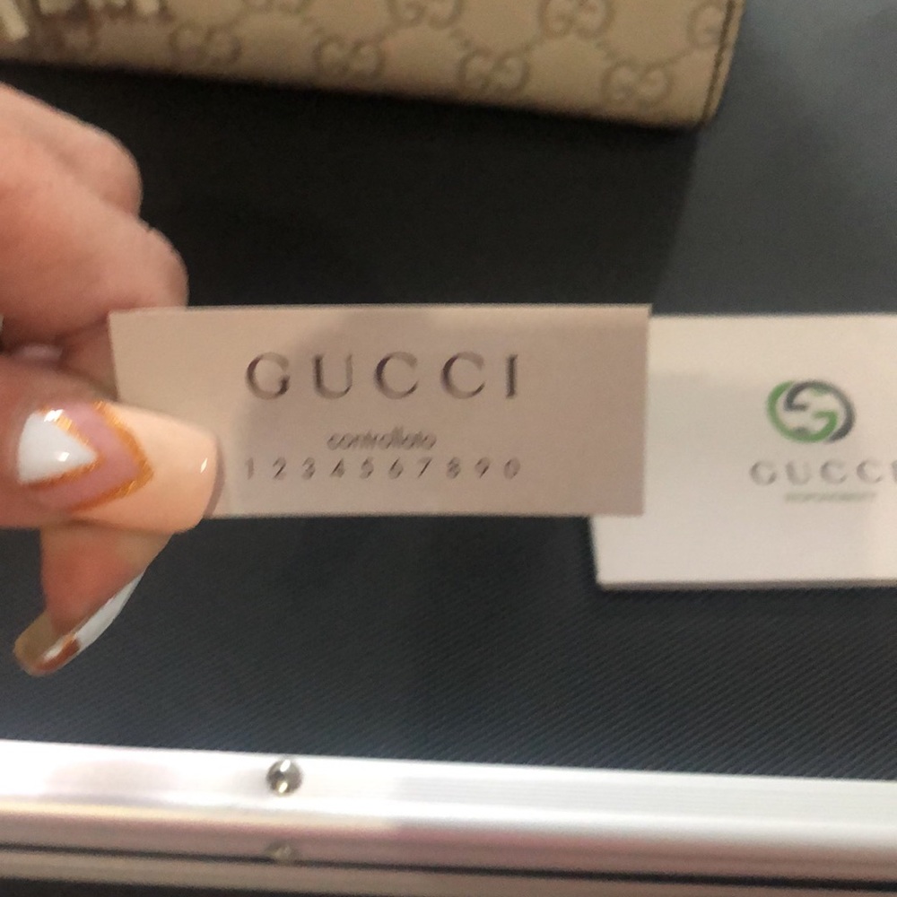 Ivory Gucci authentic bag. NWOT. This is the latest Gucci trending bag. - Picture 7 of 14